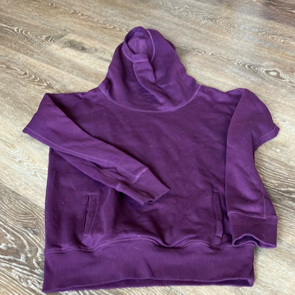 Zyia Purple Sweatshirt Size Lg